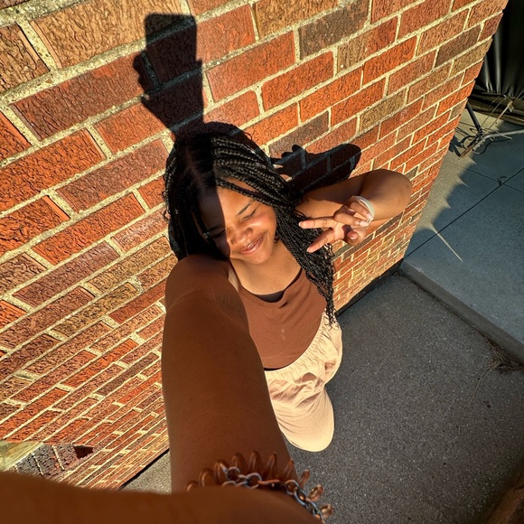 Meet your Posher, Damaris - Picture 4 of 4
